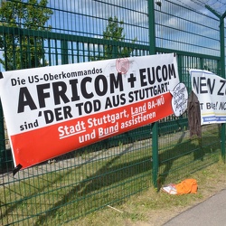 Kundgebung vor US-Africom in Stuttgart-Möhringen in Hennings friedenspolitischem Sinne (28.05.2022)