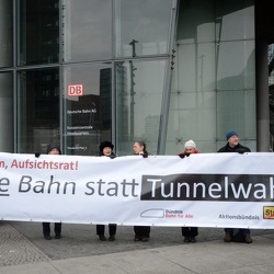 Stuttgarter Demo-Gruppe zur DB AR-Sitzung am Tag von Grube's Rücktritt