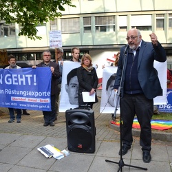Mahnwache vor dem LG Stuttgart vor Heckler & Koch-Prozessbeginn (15.05.2018)