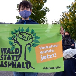 FFF-Protest vor Mateco Arbeitsbühnenvermietung in Stuttgart (07.10.2020)