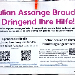 Mahnwache für Julian Assange, Stuttgart Rotebühlplatz, 08.04.2021